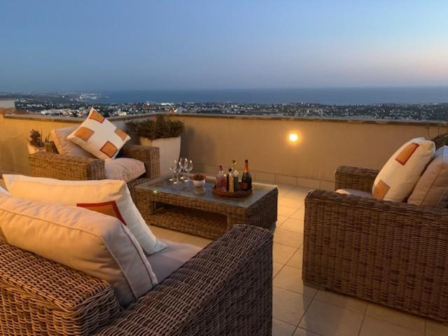 Beau Views Seven Apartment Peyia Luaran gambar